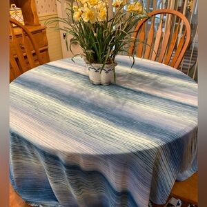 NAUTICA ROUND TABLECLOTH Round 71” Really Pretty Blues